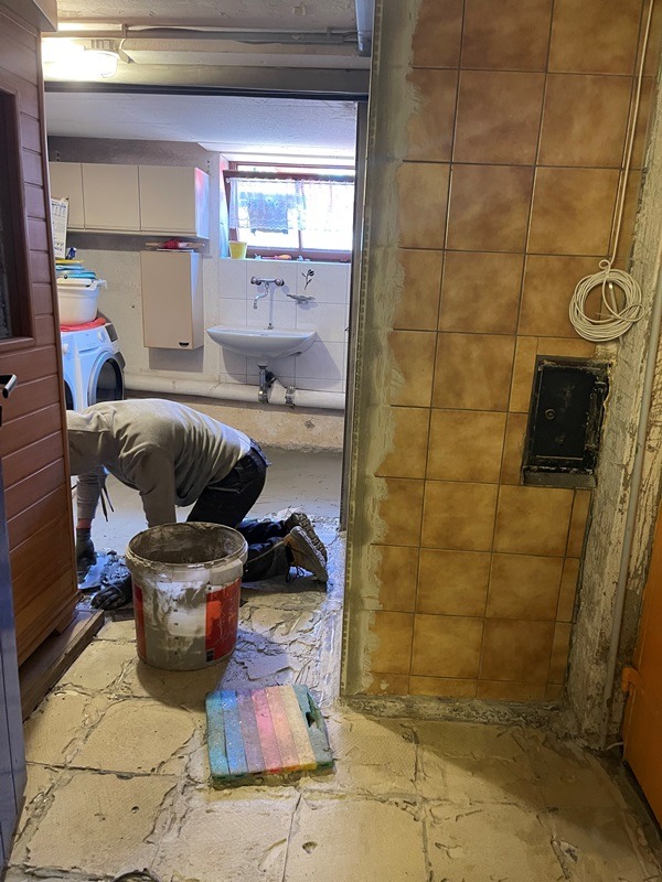 Verlegen Steinteppich Badezimmer